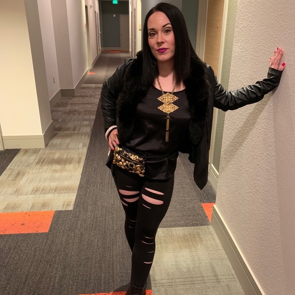 Meet your Posher, Ashley - Picture 2 of 4